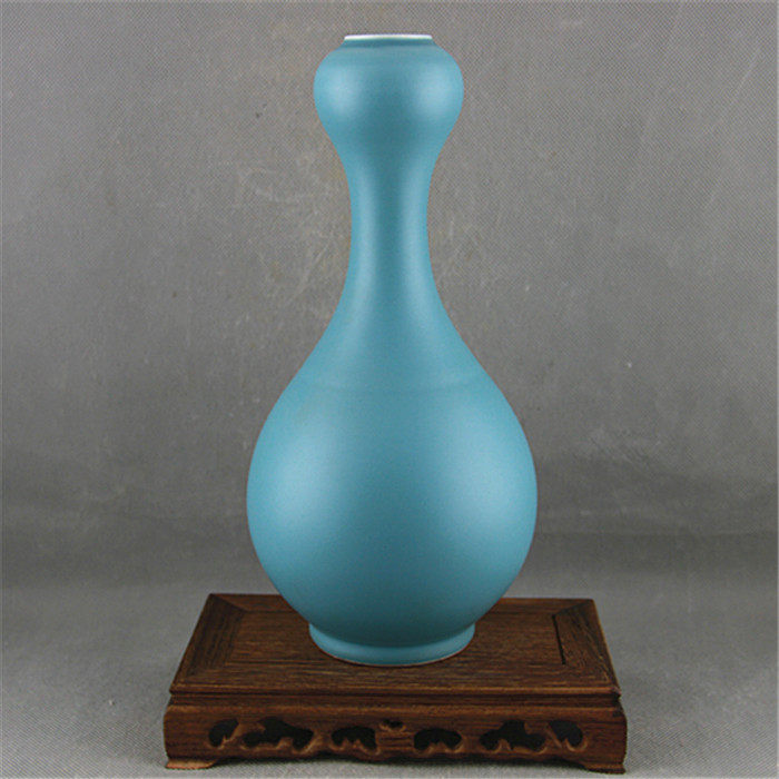 Great Qingyong Yongzheng Monochrome Ru Glaze Garlic Head Bottle Upscale Doing Old Handmade Antique Porcelain Ancient Play Antique Collection Retro Swing Piece