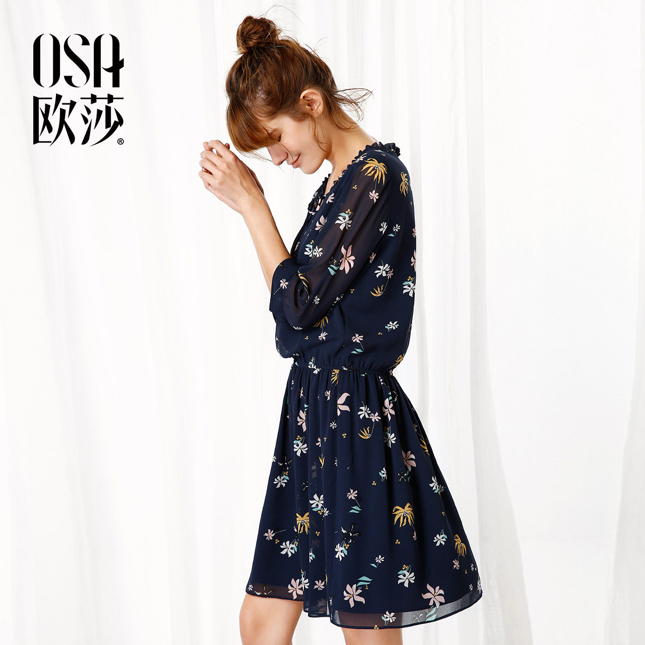 OSA欧莎2017秋装新款女装清新碎花裙V领印花收腰雪纺连衣裙C13007
