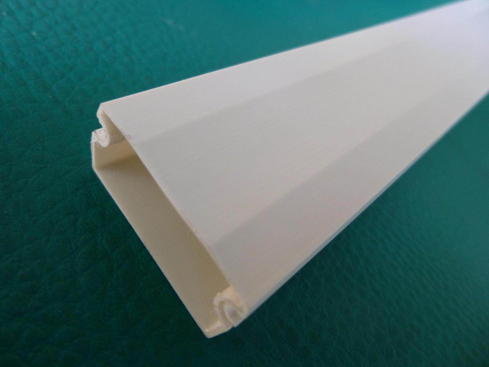 Square full plastic PVC trunking electrician buckle plate width 40 * 25mm flame retardant clear wire shelter plastic neck