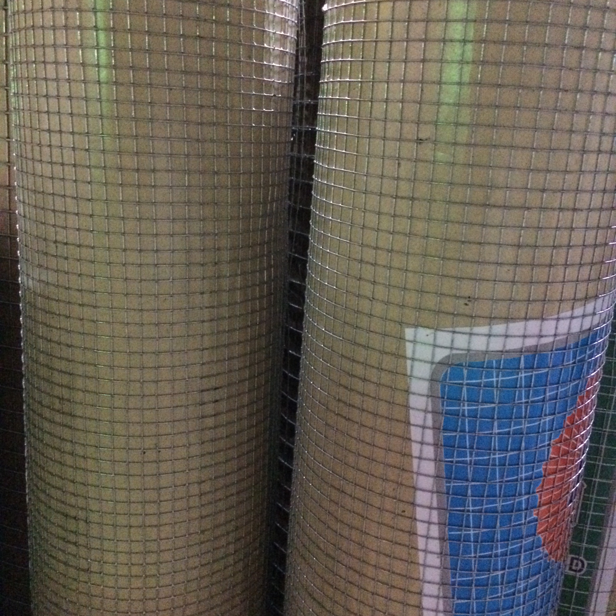 Hot dip galvanized welded wire mesh Breeding net barbed wire birdcage production net Anti-rat net 0 6cm hole 0 9 meters high