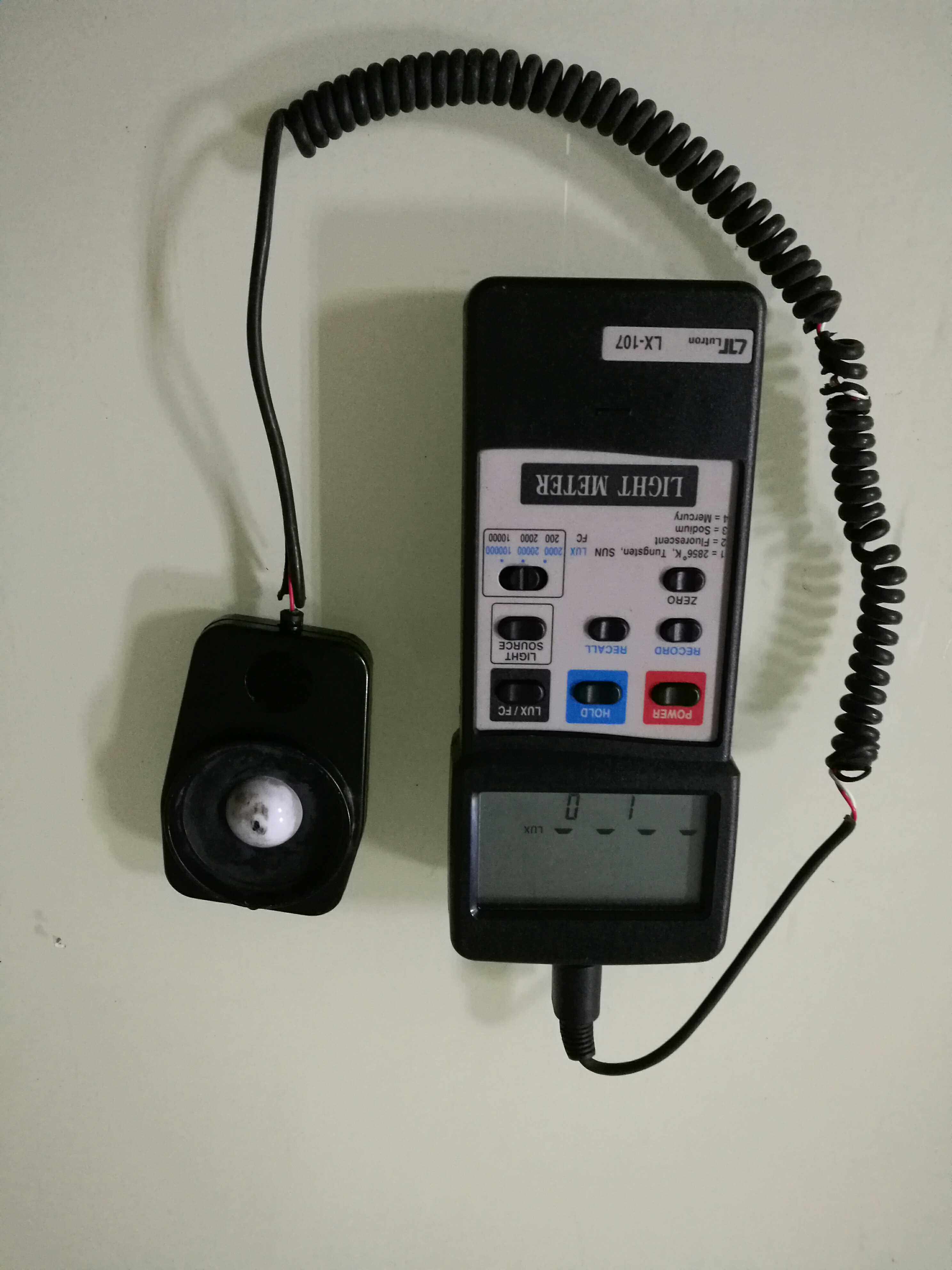 Taiwan Luchang Chi Hui Type Illuminometer Memory Photometer Digital Illuminometer Brightness Meter LX-107