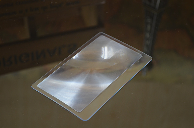 Card-type magnifying glass with card-type magnifier ultra-thin draw portable old man Read the magnifying glass