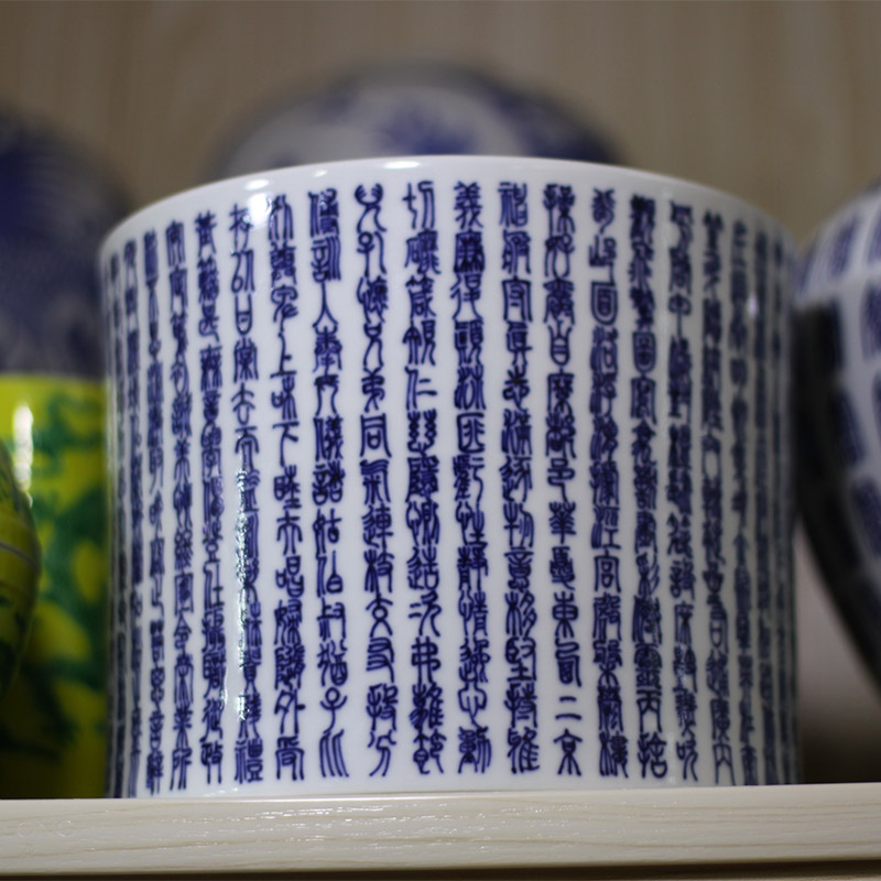 High - grade ceramic blue and white porcelain brush pot flower art hand - made ceramic porcelain brush pot brush pot culture and art