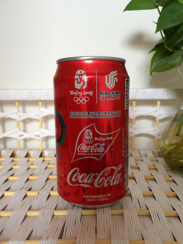 Coca-Cola cooperates with Air China to promote cans