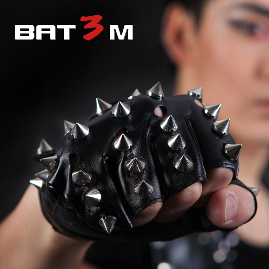 Punk singer's stud semi-finger leather glove dew concert performance performance Luo Zhixiang White Dance Step Men and Women