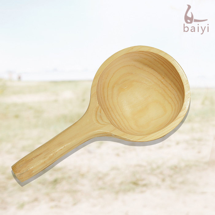 Baia bathing bucket with wooden spoon of water ladyer