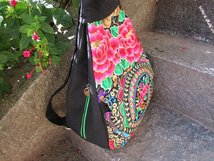 Yunnan Ethnic Wind Embroidered Flower Retro Double Shoulder Bag Large Hairstyle Embroidered Bag Original Handmade Female Canvas Slanted Satchel Bag