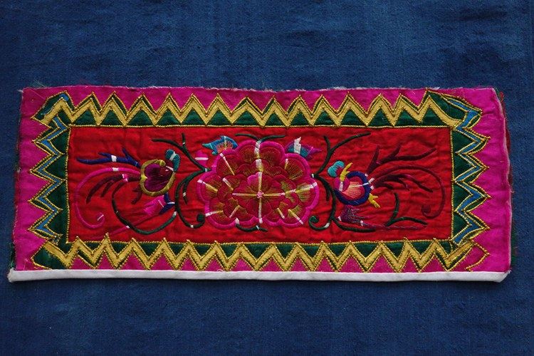 Guizhou Minority Miao Nationality Broken Thread Embroidery Old Embroidery Piece Whole Length 38*14cm hm-246