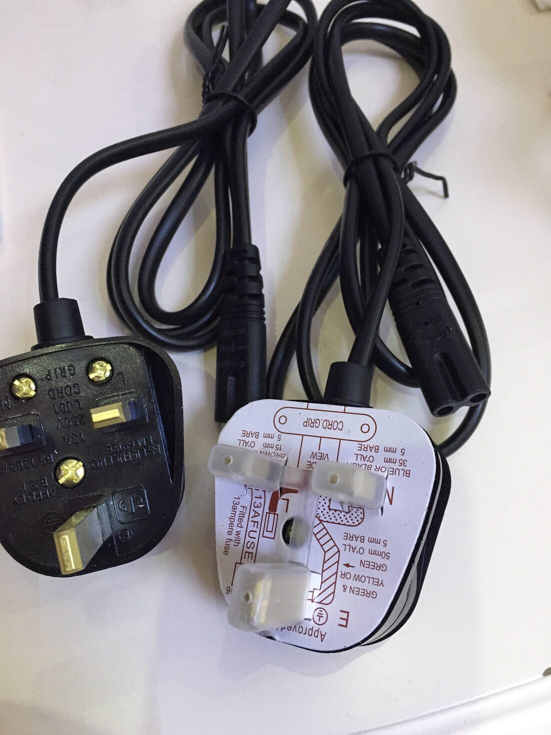 English-style positive power supply All copper 1 5 m 8 word tail power cord 8 words Inregularity octaglyph Two-hole power cord