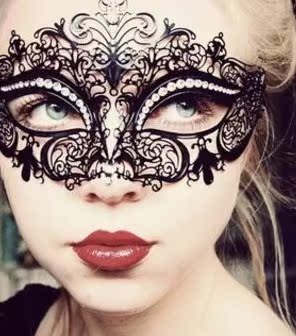 Masquerade high-grade wrought iron Venetian mask Metal diamond Large and small butterfly female half-face mask