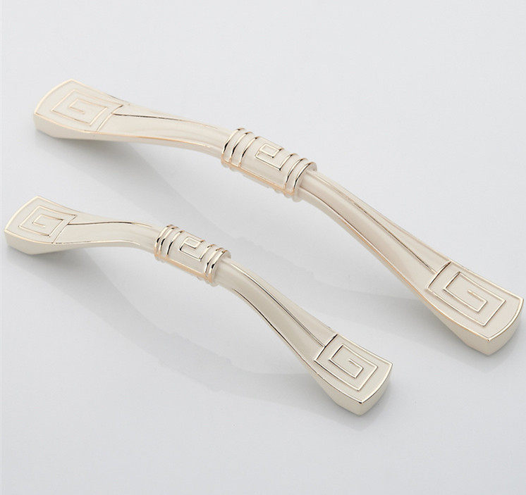 High-end luxury European-style ivory white handle wardrobe shoe cabinet door handle drawer cabinet door hardware antique pastoral handle