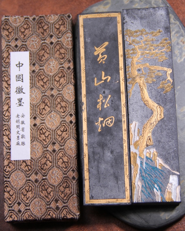 Hui ink - 2 taels of the early 80's, hair style calligraphy, Huangshan pine smoke ink (large roll of pine smoke)