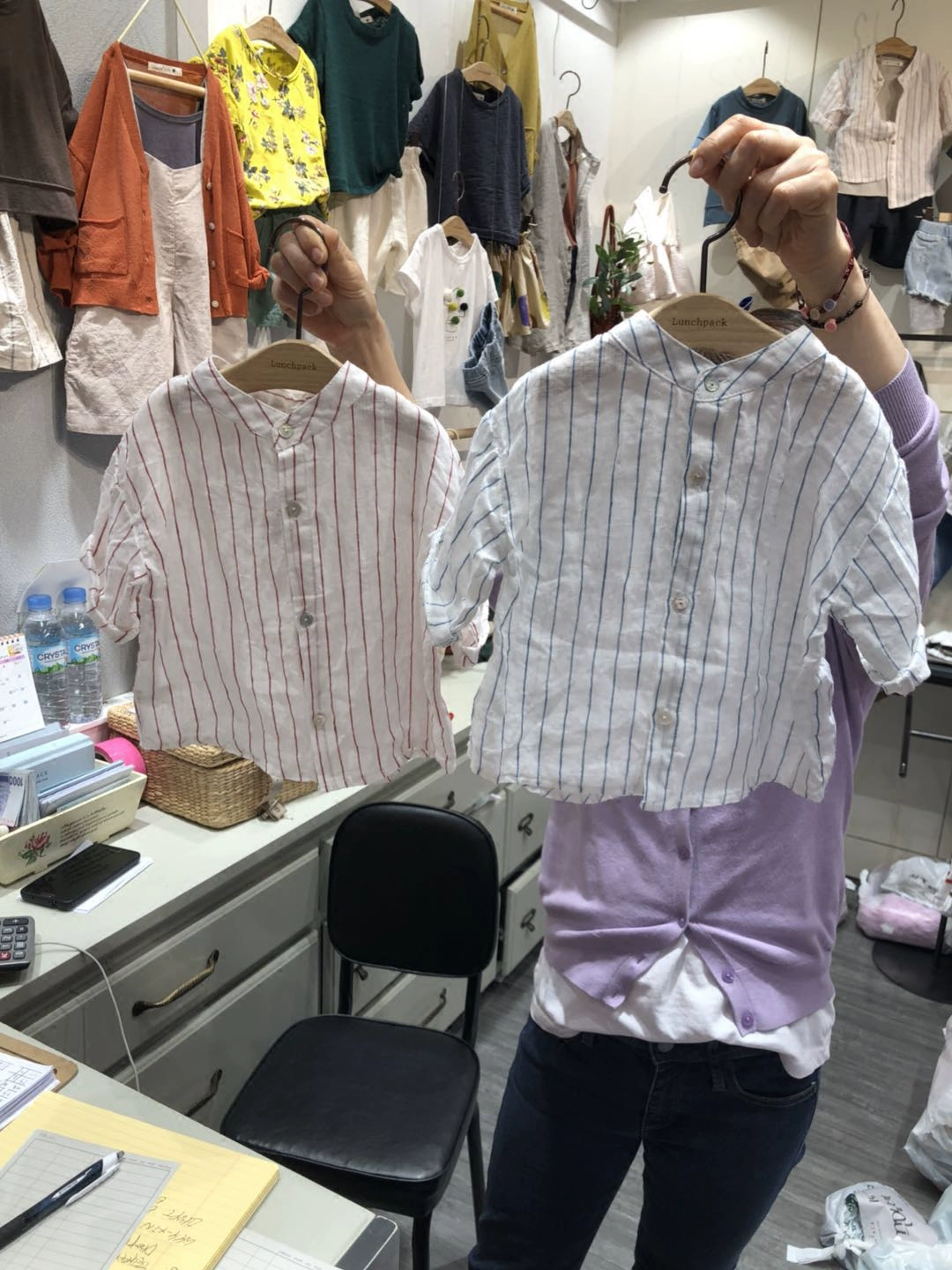 Spot YUY Hàn Quốc quần áo trẻ em LUNCHPACK18 mùa hè bé trai và bé gái áo sơ mi sọc hoang dã - Áo sơ mi