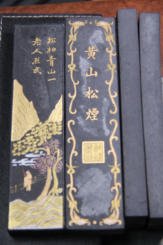 Emblems --- 70 at the end of 80-4 two yellow hills pine smoke (one elderly man in the mountains of Songbai Mountain)