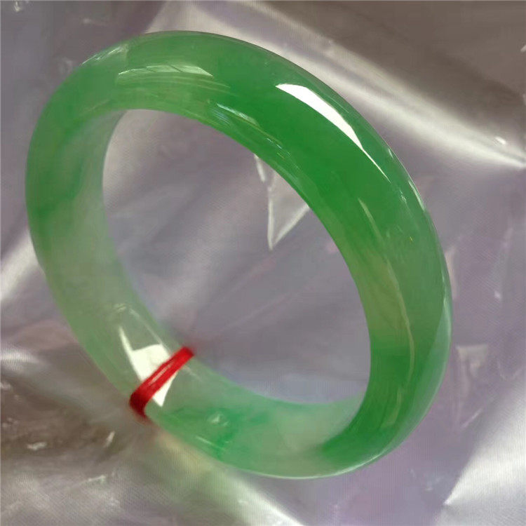 Natural high-grade thin female jade bracelet jade bracelet imperial concubine ice kind round Myanmar jade Yang green belt certificate old pit