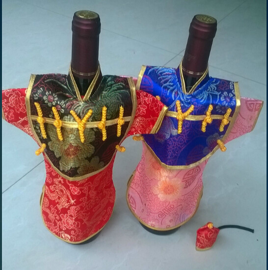 Chinese style special gifts satin cheongsam Tang red wine bottle set wine set three pieces set foreign affairs gift official costumes
