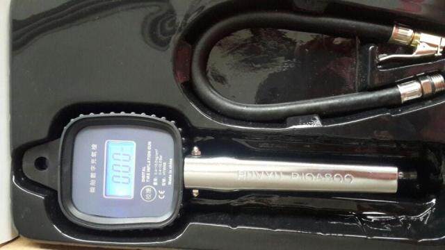 Electronic digital micro tire accelerator high precision air pressure meter Automotive tire pressure gauge with air - exhausting