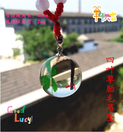 Small frescoed four-leaf straw necklace with fur pendant glass ball fur Souvenir Brush to make hair