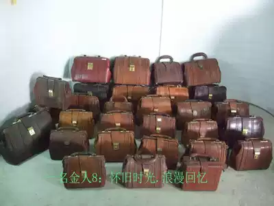 Old-fashioned handbag, old leather bag, lady's hand bag, do film and television props, collection, window display, decoration