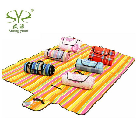 Outdoor picnic mat Moisture proof mat Crawling mat Camping widened and thickened cushion 1 5m*2m camping equipment