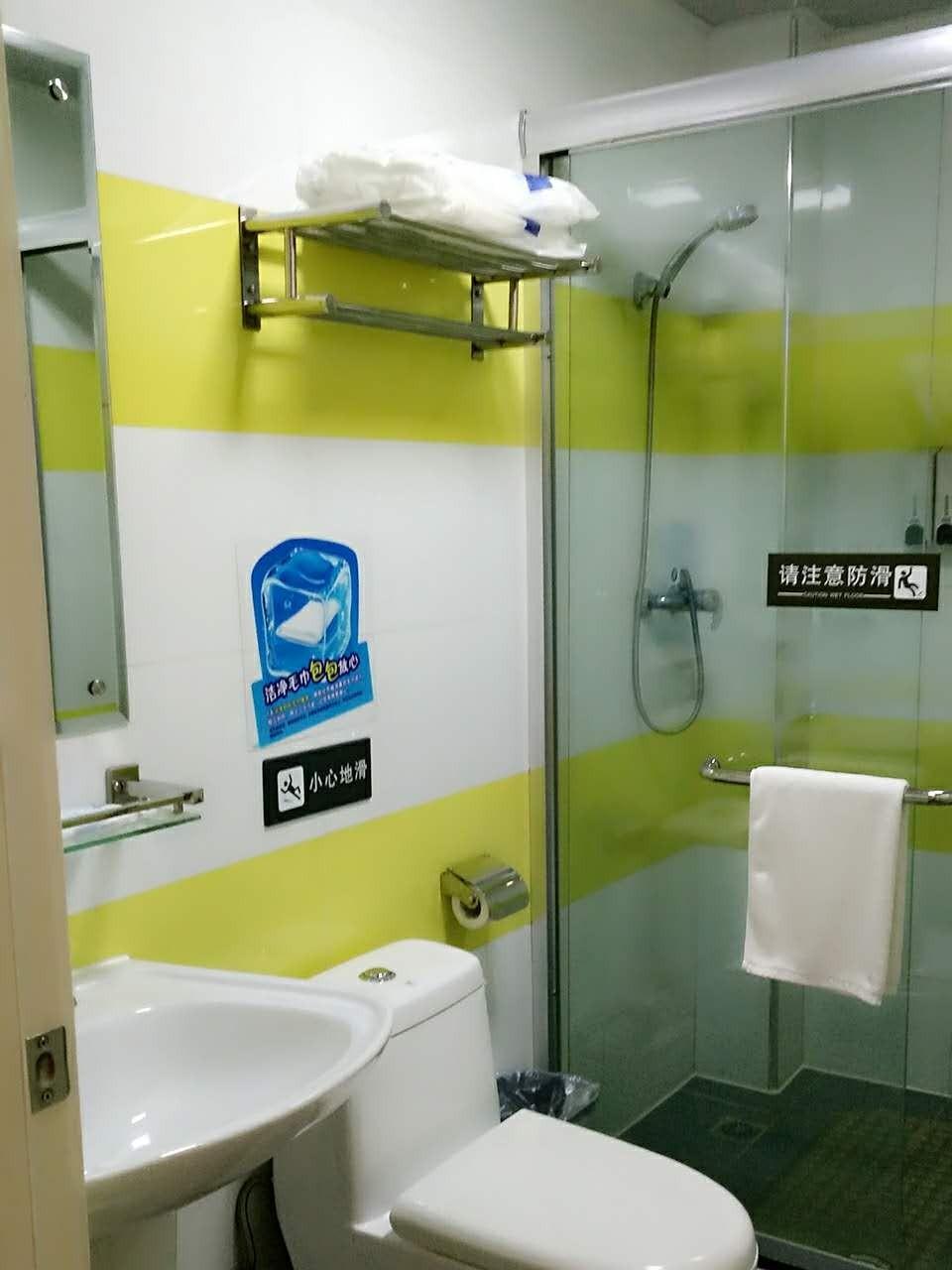 7-day hotel chain Hotel-Wuhan Airport Panchengdian Ali exclusive to the big bed room