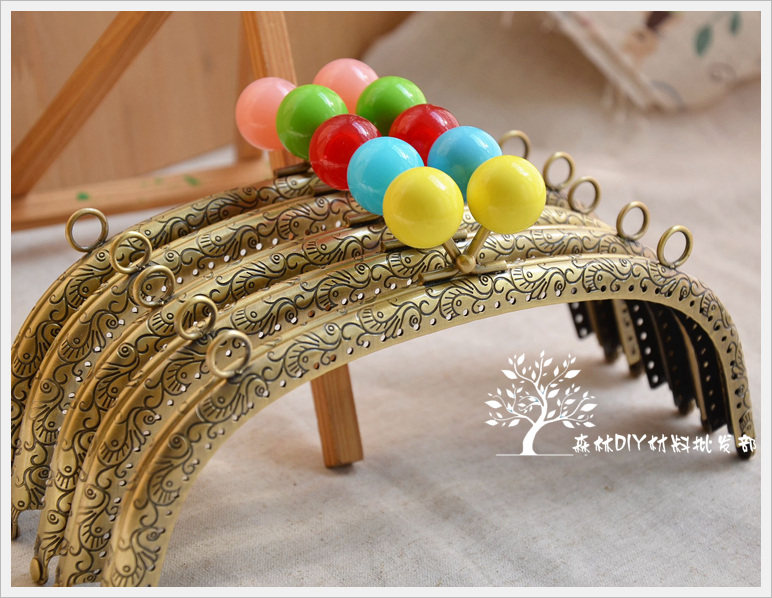 (forest wholesale) 20CM ancient bronze sculpted dragon crested candy mouth gold 16 color with double ear can hang chain 10 packets