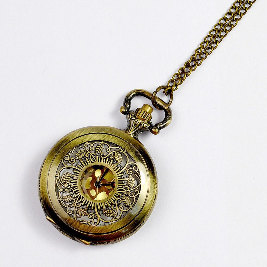 Retro small leaf crushed flower hollowed-out small number of watches palace men and women watches 8136