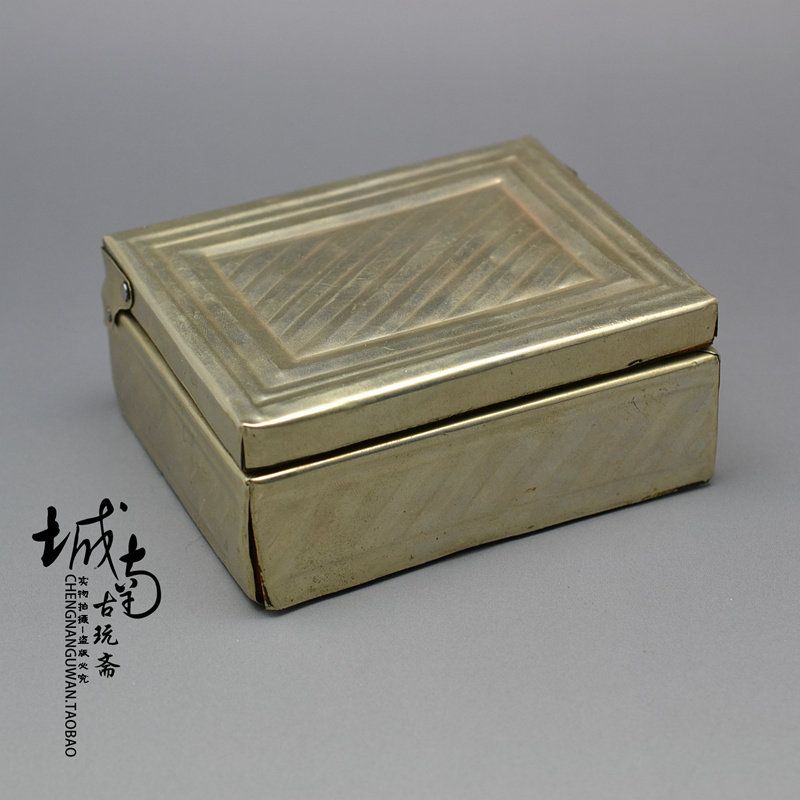 Republic of China white bronze covered tobacco box Western antique ancient play containing collection of classical film and TV props old objects nostalgia