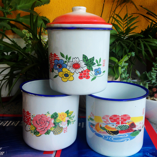 80S Nostalgic Vintage Commemorative Enamel Tea Jar with Floral Design, Retro Lidded Cup, Tooth Jar, Single-Handle Iron Water Cup