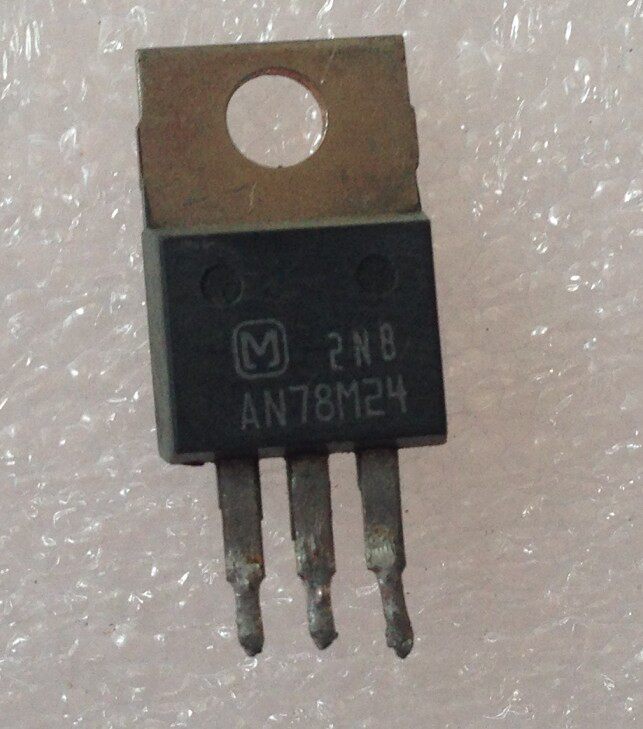 Imported disassembly machine large chip three-terminal voltage regulator 7824