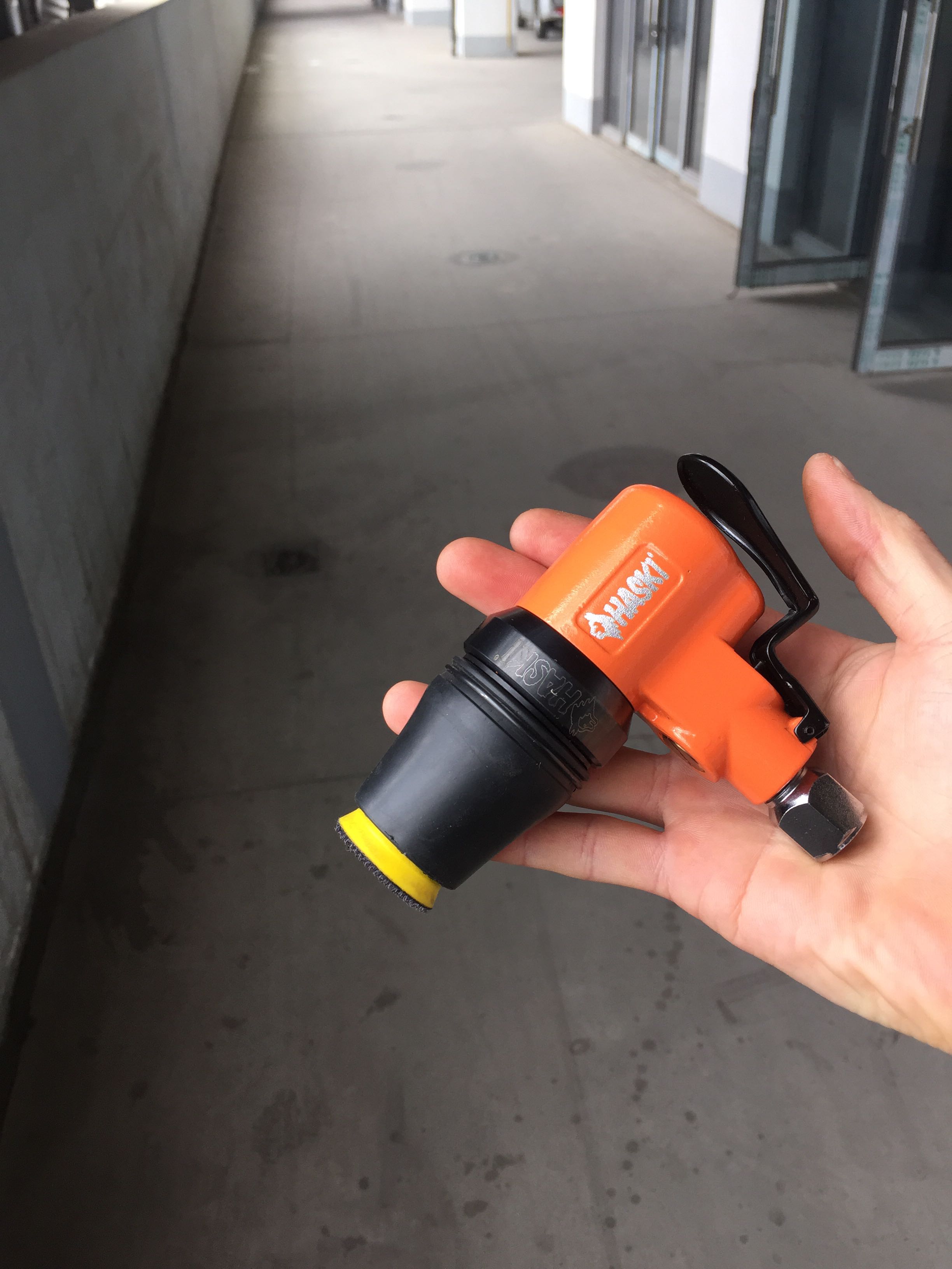 Pneumatic palm point grinder