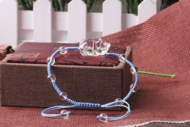 ສີຂາວທໍາມະຊາດ crystal piggy anklet ໄປເຊຍກັນທໍາມະຊາດຂອງຜູ້ຊາຍແລະແມ່ຍິງ braided ເຊືອກຂອງ anklet zodiac crystal piggy anklet