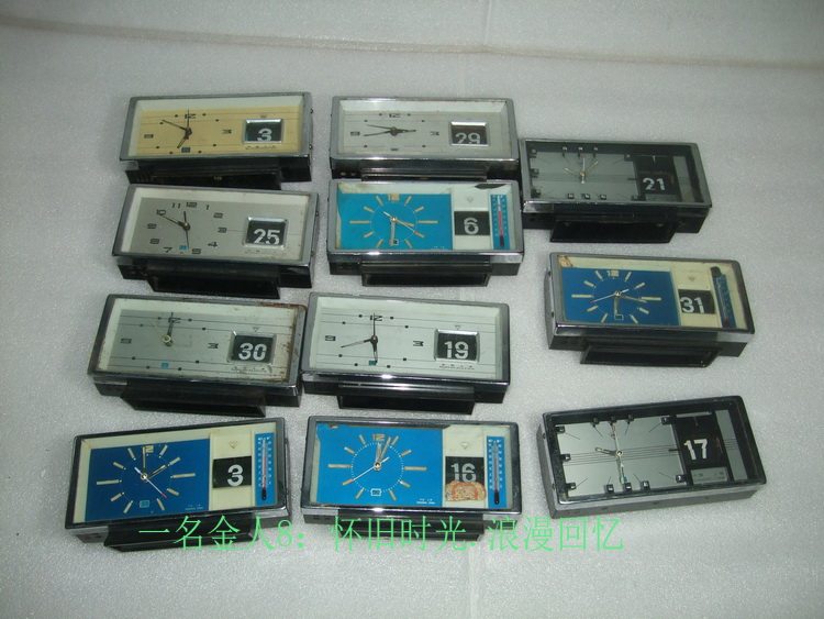 Old alarm clock with calendar with small alarm bell mechanical clockwork old alarm clock Display nostalgic decorative props collection