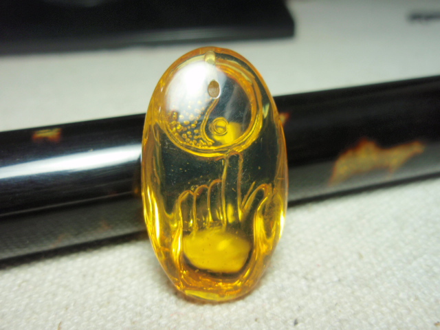 #86 Raw Mine Natural Amber Wax Burmese Water Purification Gold Lan Amber Pendant Fingertip Tai Chi