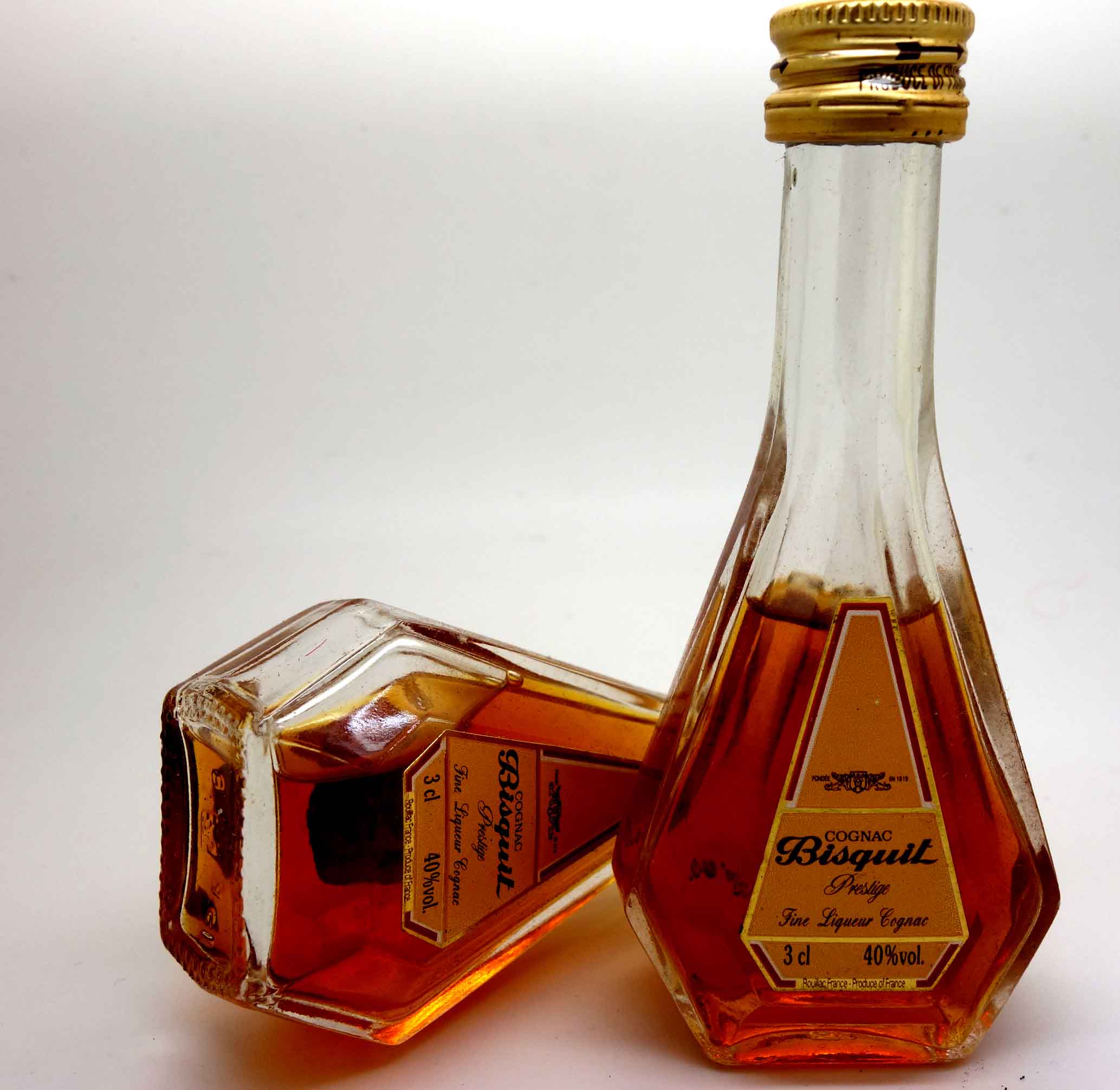 Wine version BISQUIT triangular bottle wine version old version - Taobao