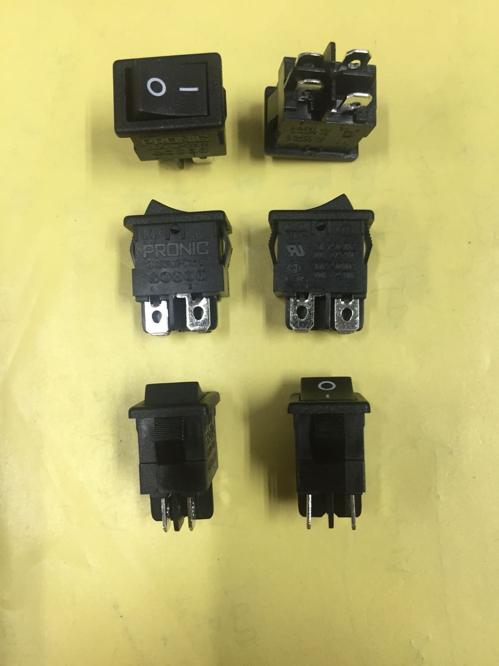 Taiwan PRONIC Punic R130-22C-11P environmentally-friendly boat-shaped switch wane switch 6A250V black