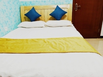 Great Bed Room (Public Health) of Xian Hanting Apartment (North Guest Station Shop)
