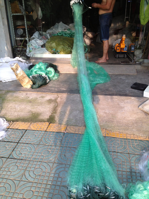 Over - aggravating green filament flow 2 m - 4 m high 2 5 to 6 fingers 100 m three - layer fishing net sticky