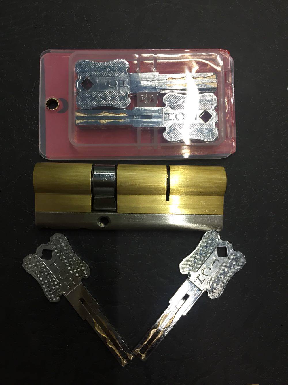 Anti-theft door super c-class double-sided blade four-sided column lock core anti-technical open anti-tinfoil anti-collision key gun anti-universal key