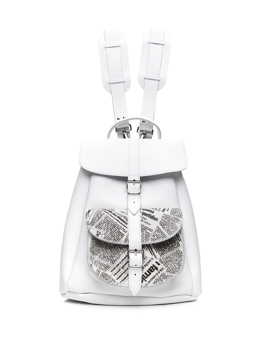 Grafea 黑白拼色报纸印花针扣搭带双肩包