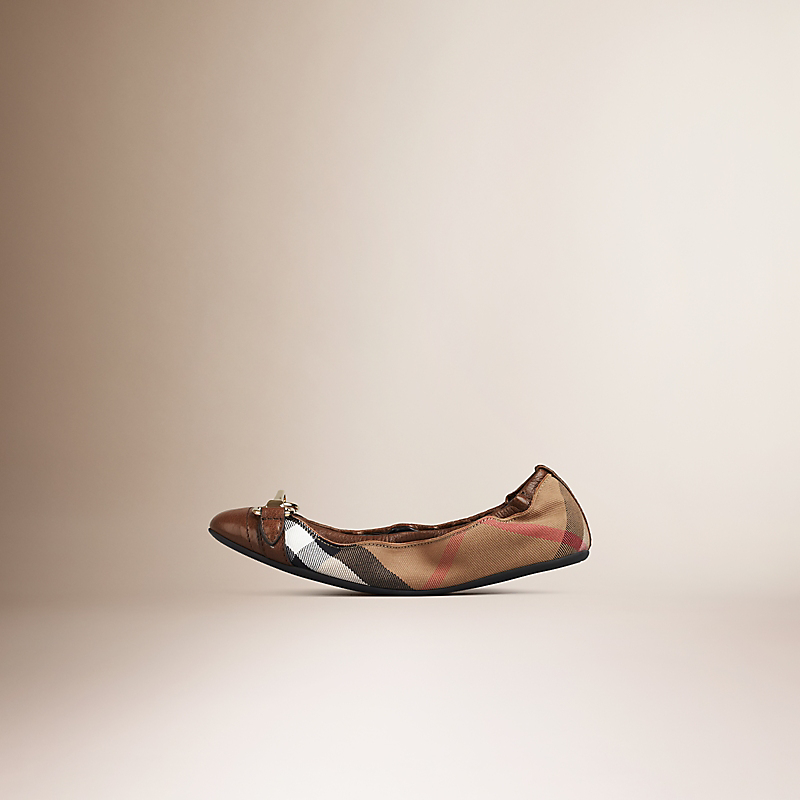 BURBERRY/博柏利鞋扣细节House Check格子芭蕾鞋 39168551