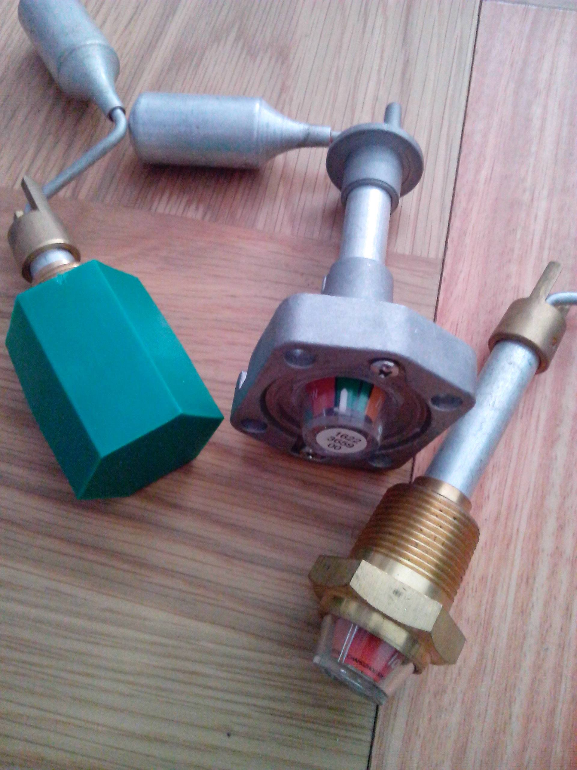 Atlas air compressor oil level is 1616510800 Positive oil level meter oil mirror