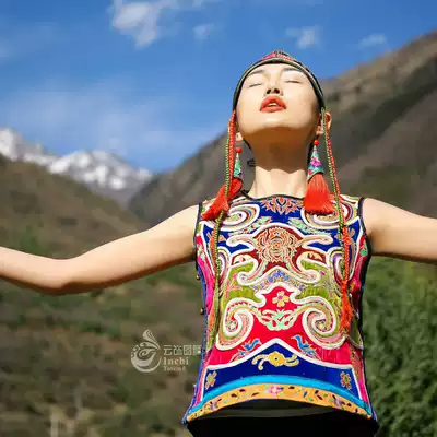 Cloud decoration totem original design women's old embroidery hand embroidery Zhuang embroidery ethnic style horse clip vest wild waistcoat top