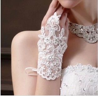 2018 New Bridal wedding car bone lace lace hollow strap with diamond fingerless mesh gauze performance gloves sleeve