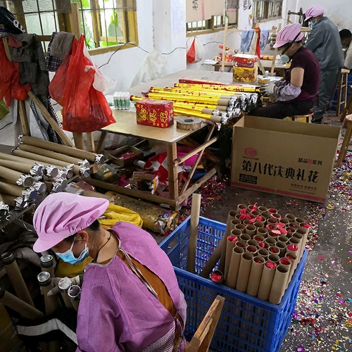 Обряды артиллерия со свадебными принадлежностями Подарочные цилиндры Начните открывать праздник лепестка лотос пушка Qiao Qiaoqian любовная вечеринка Libin Flower