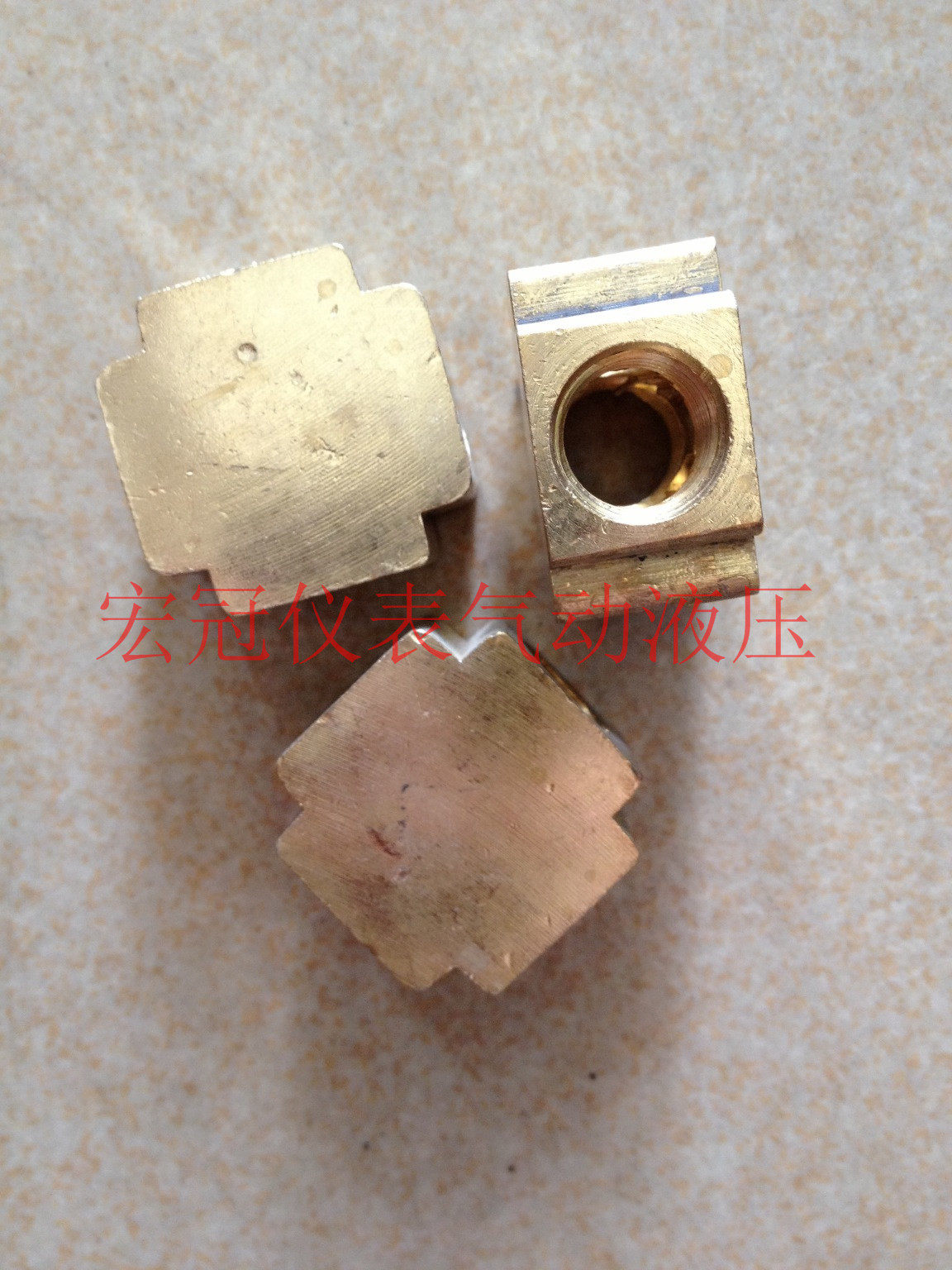 Full copper joint pneumatic component pipe cutting inner tooth four - pass copper four - pass 2 points