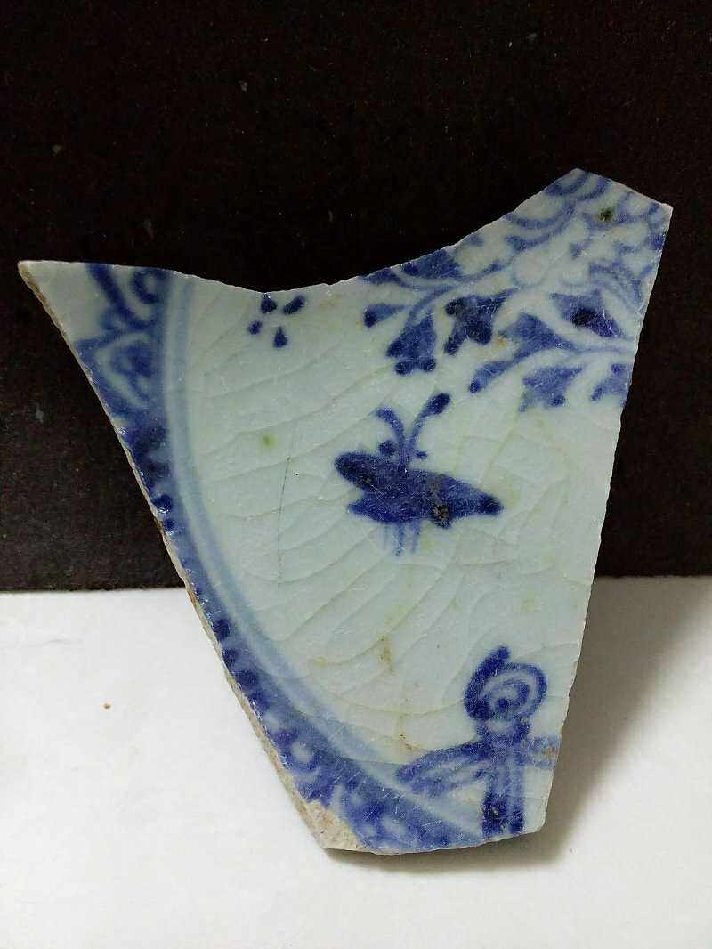 The Ming Dynasty butterfly good character tattoo ancient porcelain sheet old porcelain ancient play antique collection genuine products old objects porcelain revered porcelain jars