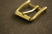 The money family hands on a 11 belt buckle (the price is only for the anti-malicious bid)