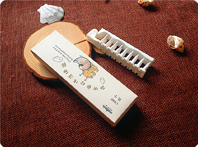 Hotel rooms with one - time folding comb white plastic hair comb custom packaging can be customized as needed