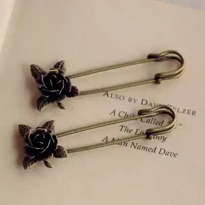 Creative personality retro Mori three-dimensional rose rose rose flower brooch pin pin pin literary small gift gift gift